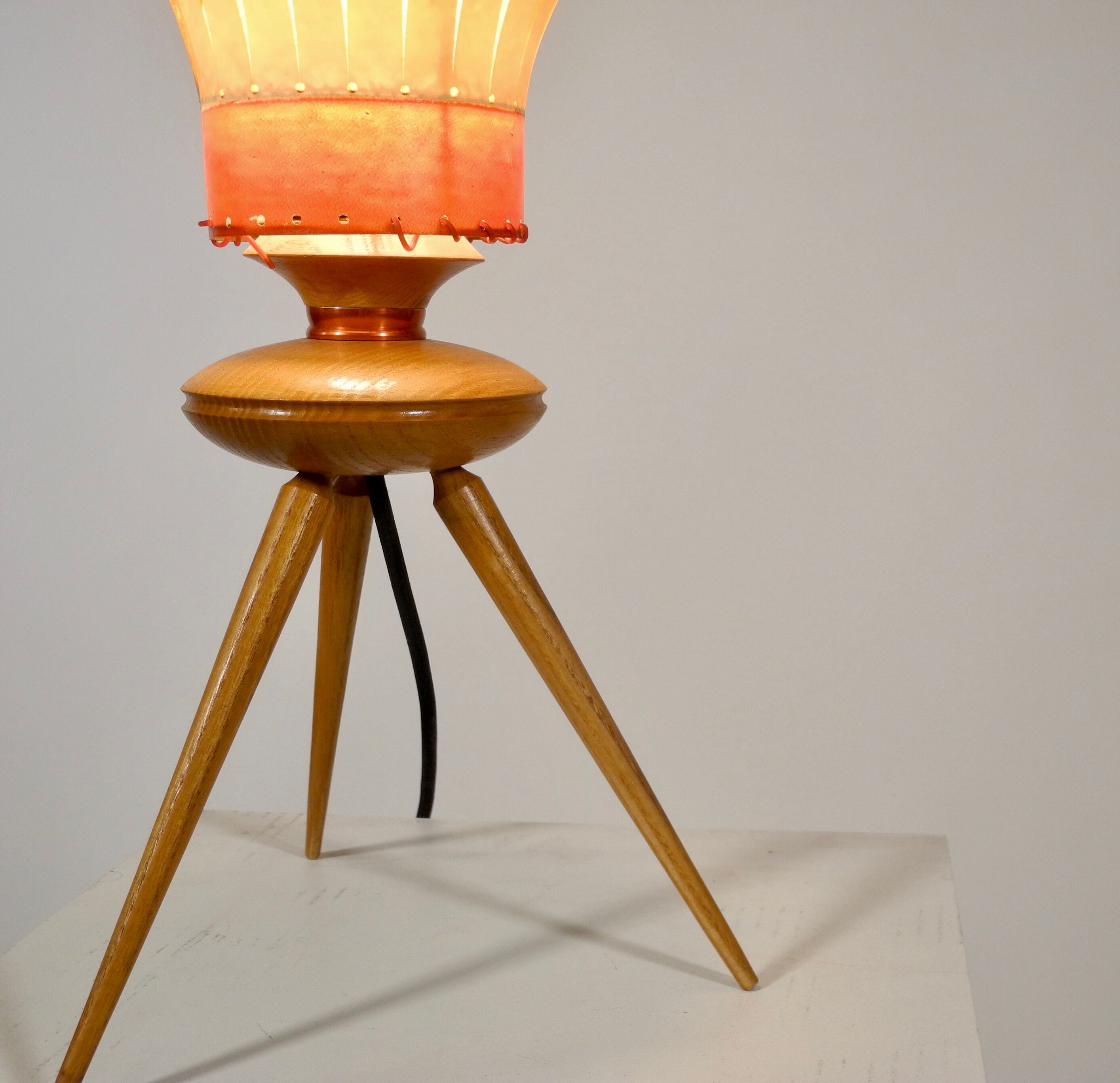 Lampe de table tripode, France 1950