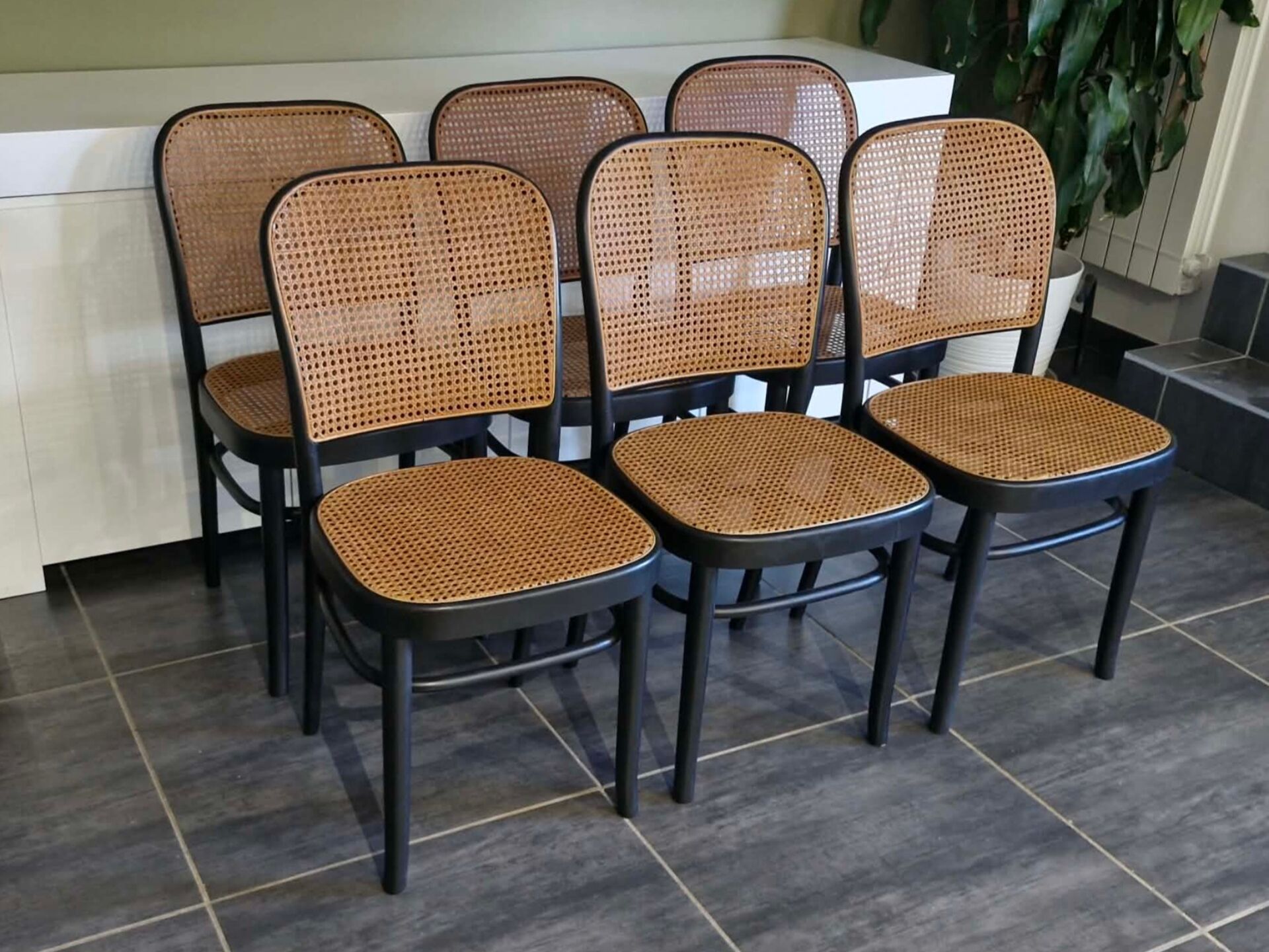 Lot de 6 chaises n°811 d’après Hoffmann, années 1990