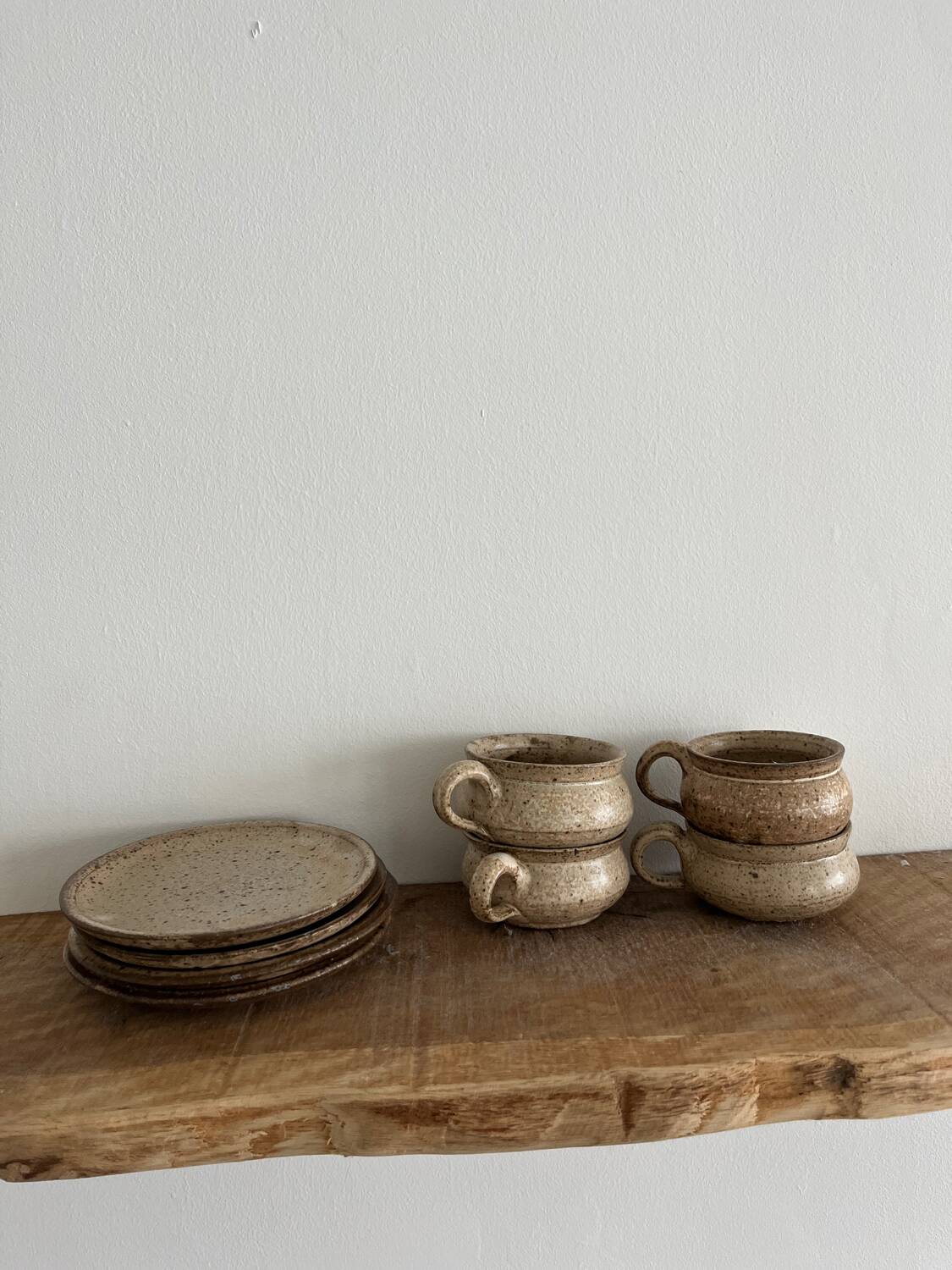 4 tasses à café et soucoupes en grès