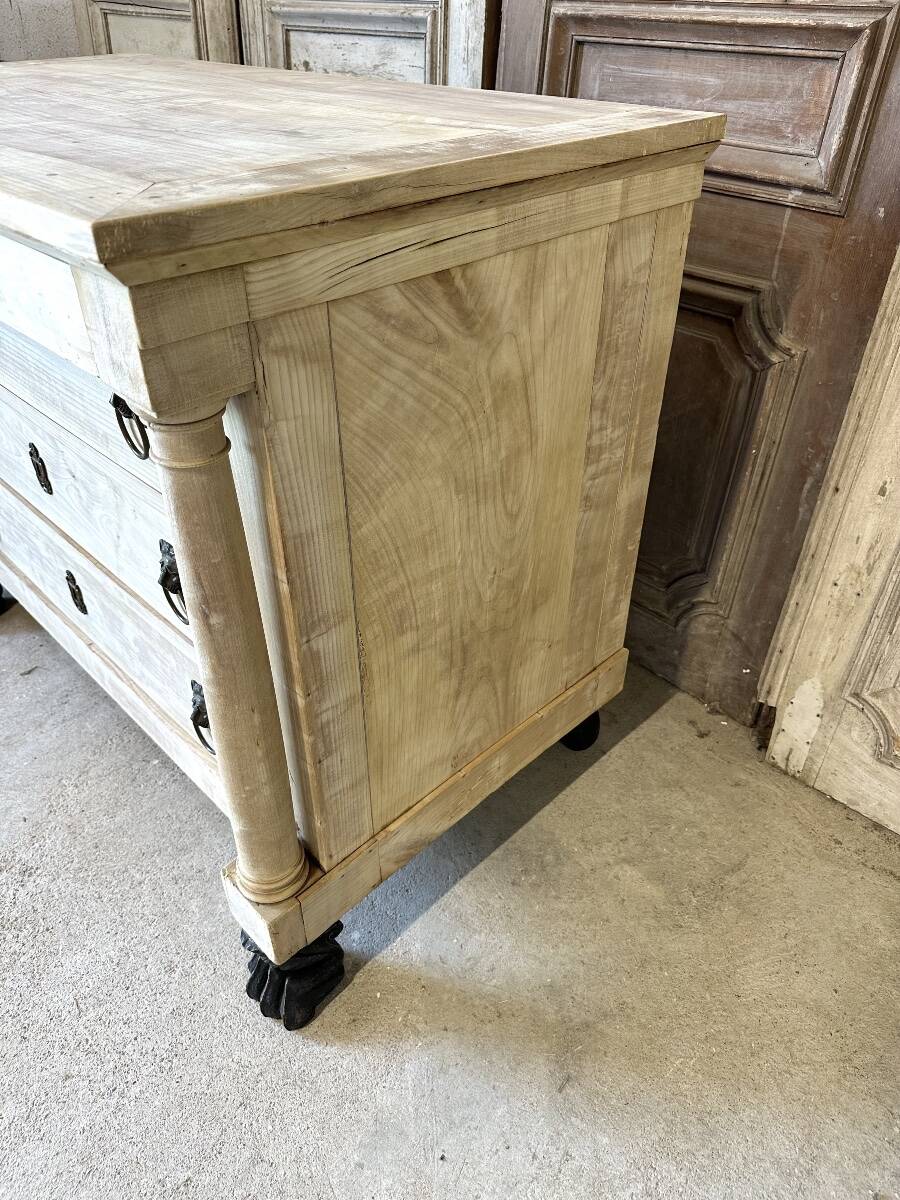Commode returned from Egypt, bleached around 1800.