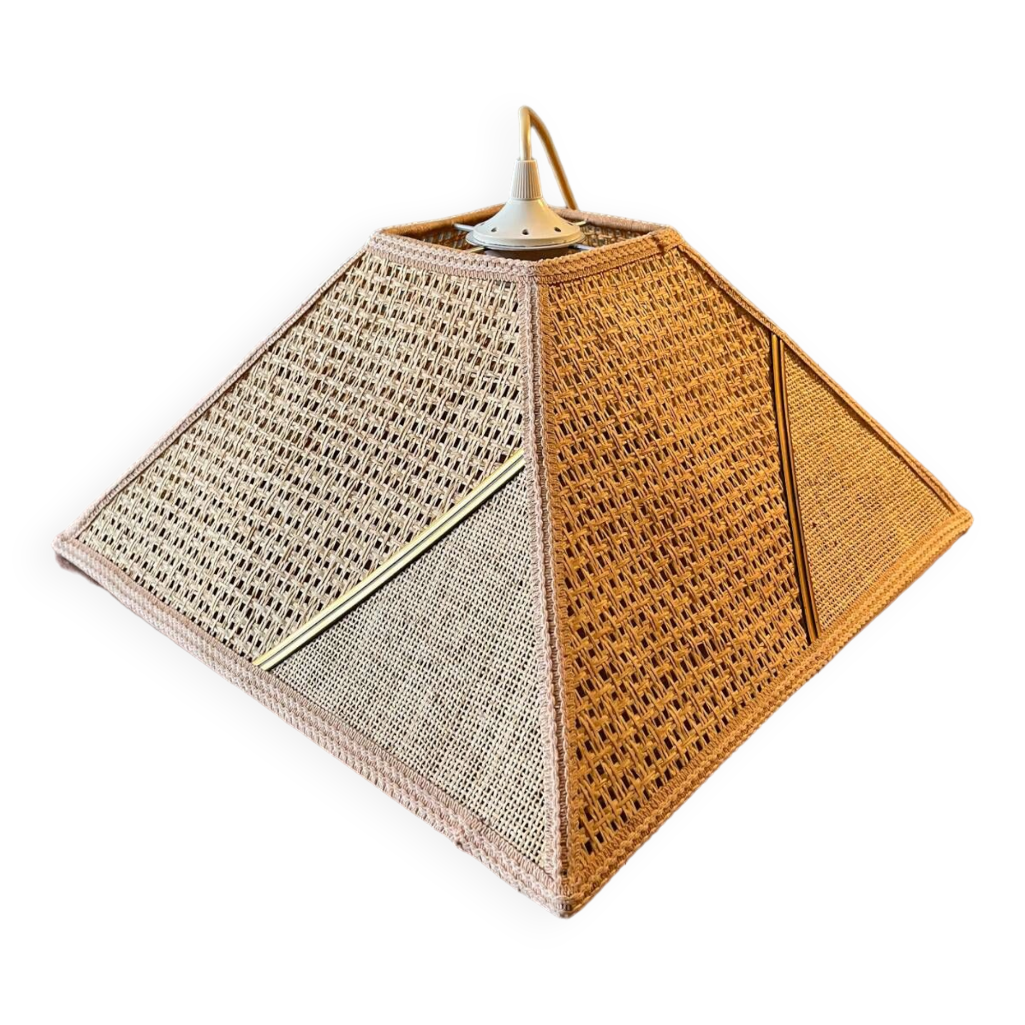 Suspension in wicker fabric canework