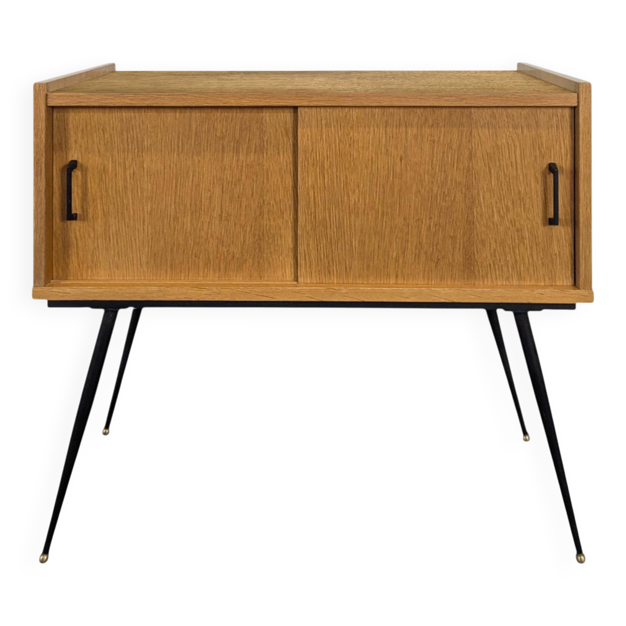 Modernist sideboard with 2 doors in oak veneer.