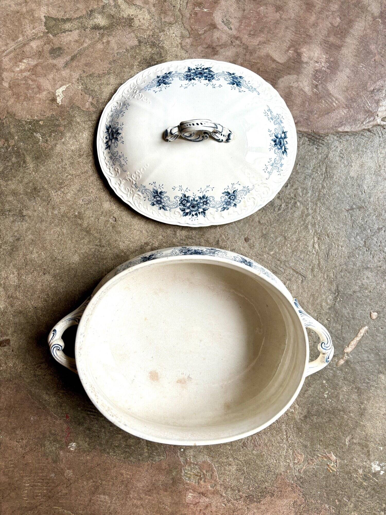 Sarreguemines tureen in iron clay, “Aida” service