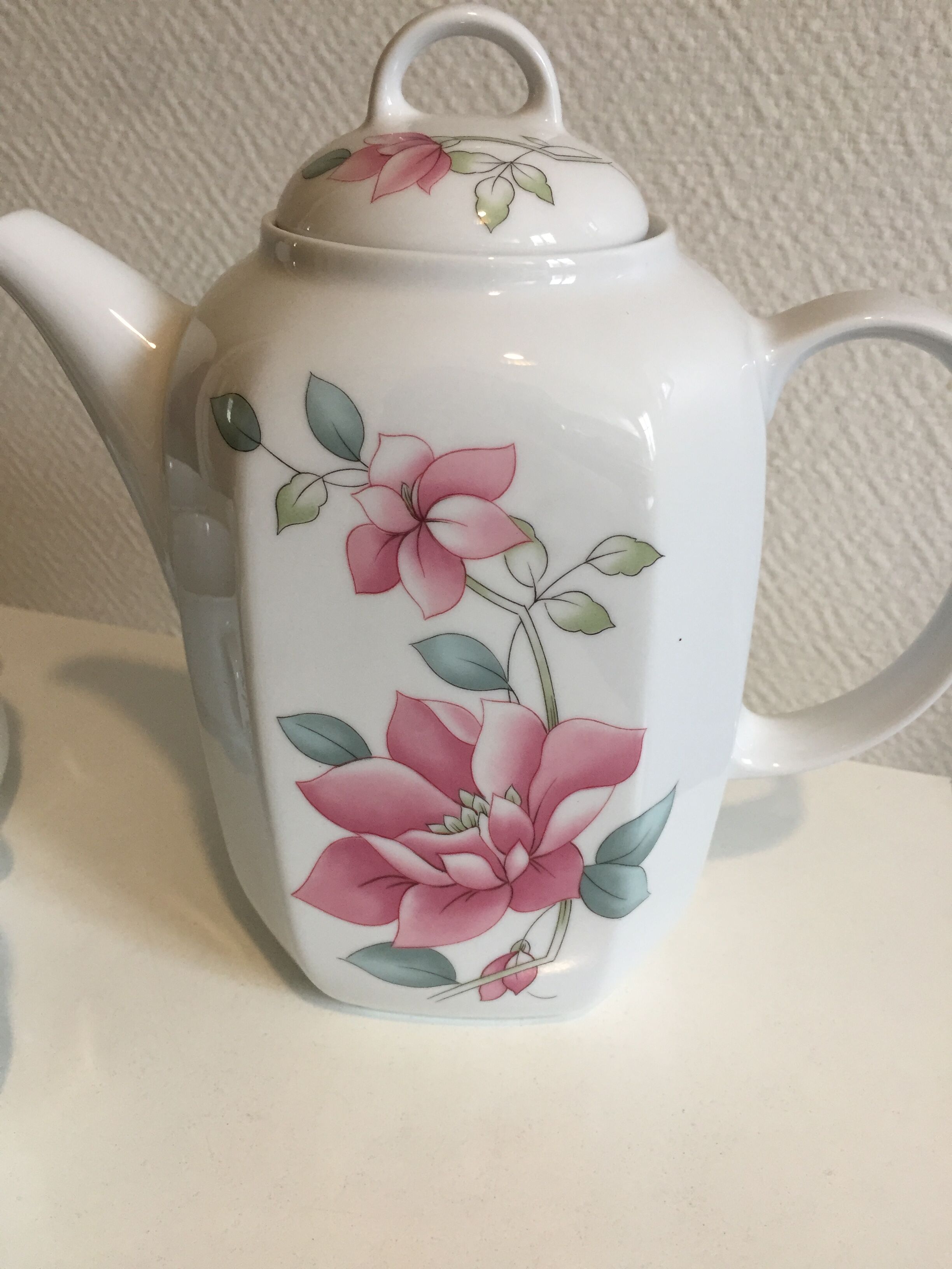 Porcelain tea or coffee service