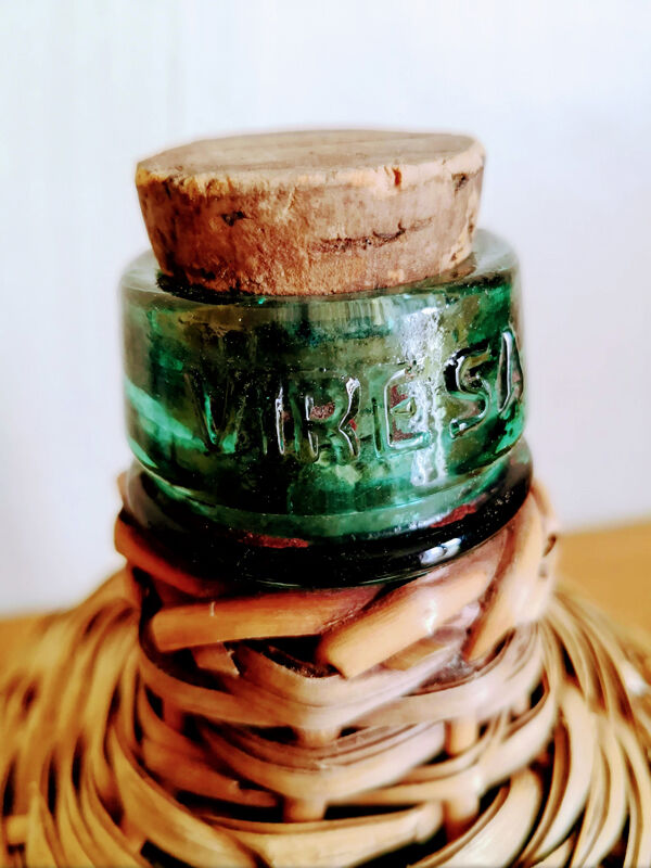 Demijohn wicker bottle