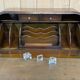 Bureau dos d'âne anglais des années 1930 en noyer