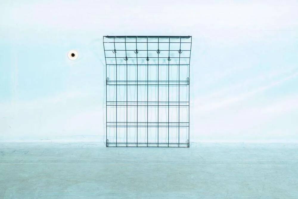 Porte-manteau mural minimaliste en fil d'acier vintage string