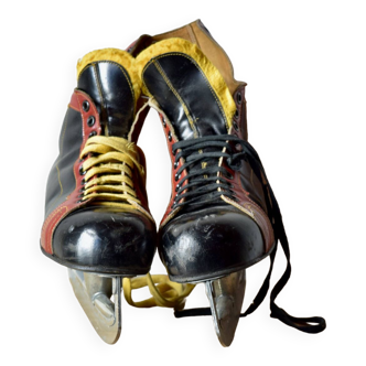 Pair of vintage Polar Match ice skates with carrying bag - 1970s