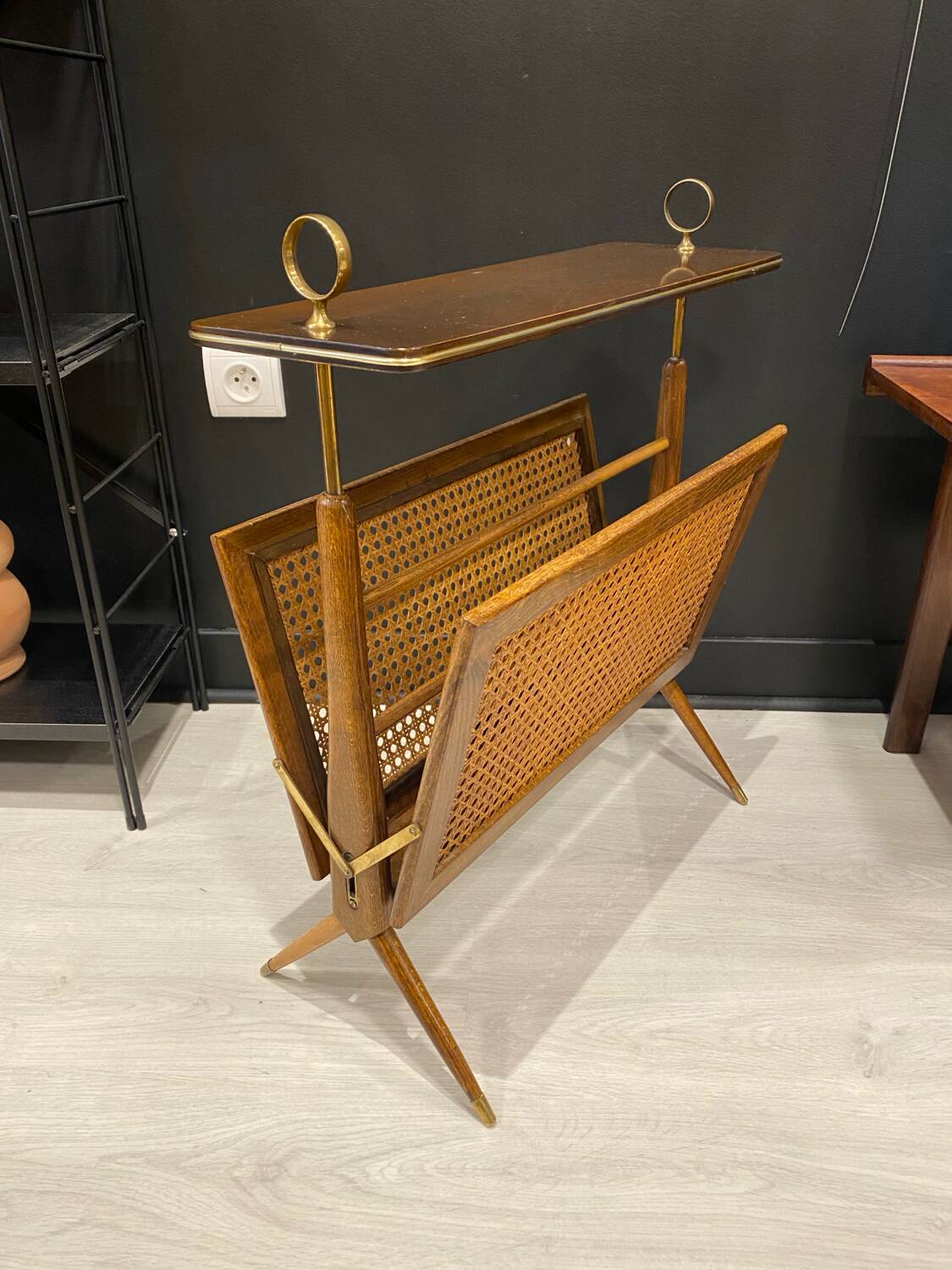 Italian magazine rack 1960/1970