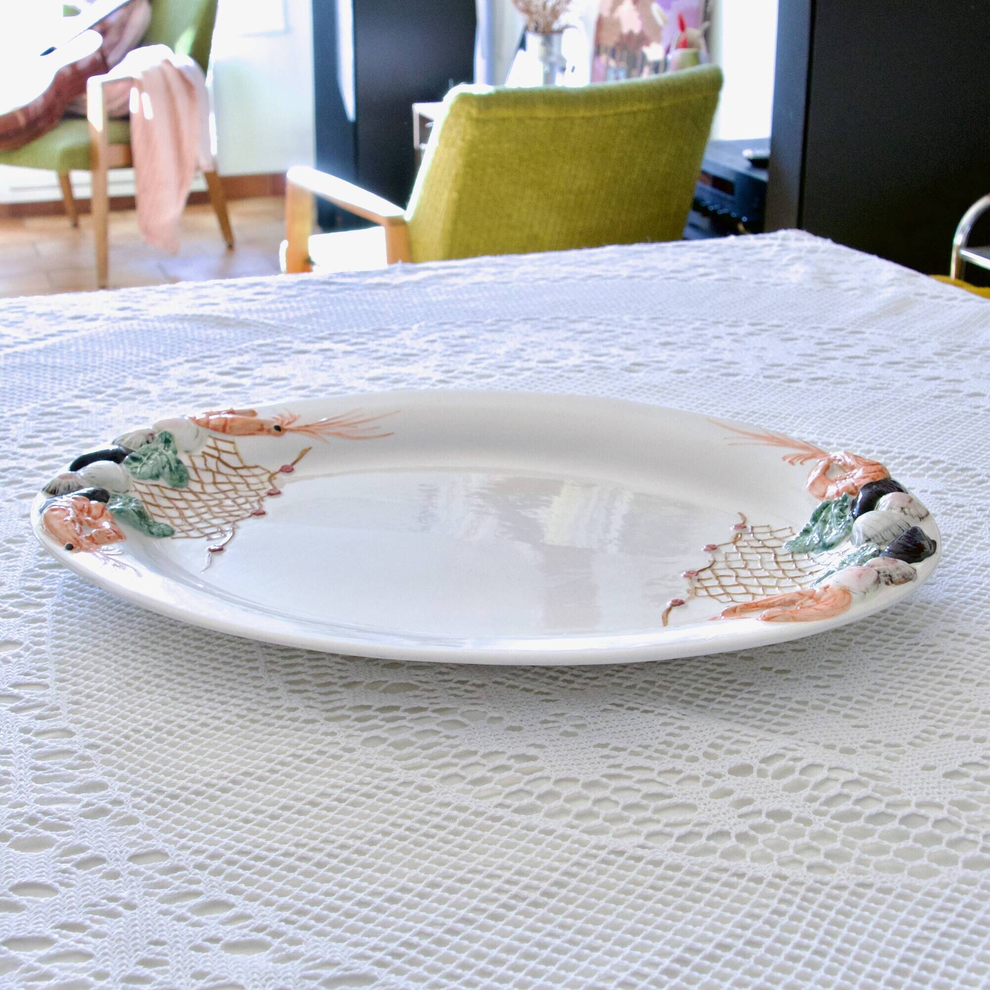 Très grand plat en barbotine portugaise pour fruits de mer et homard