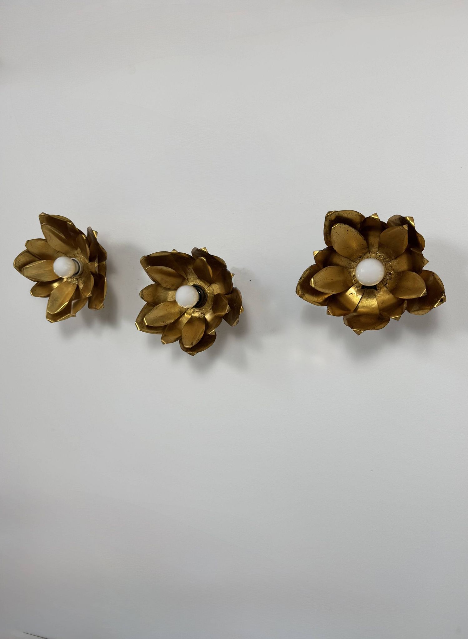 Set of 3 vintage flower wall lights, gold metal, France, 1970.