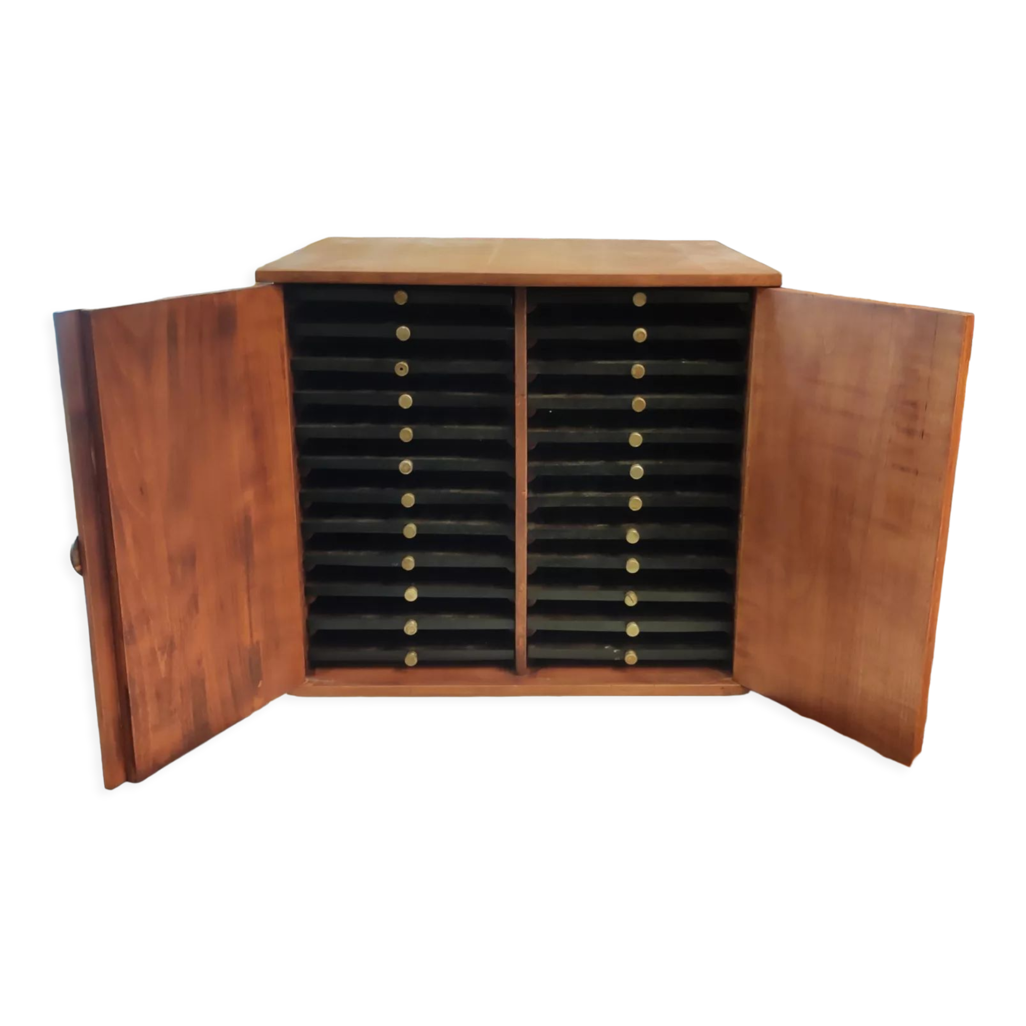 Cigar humidor cabinet