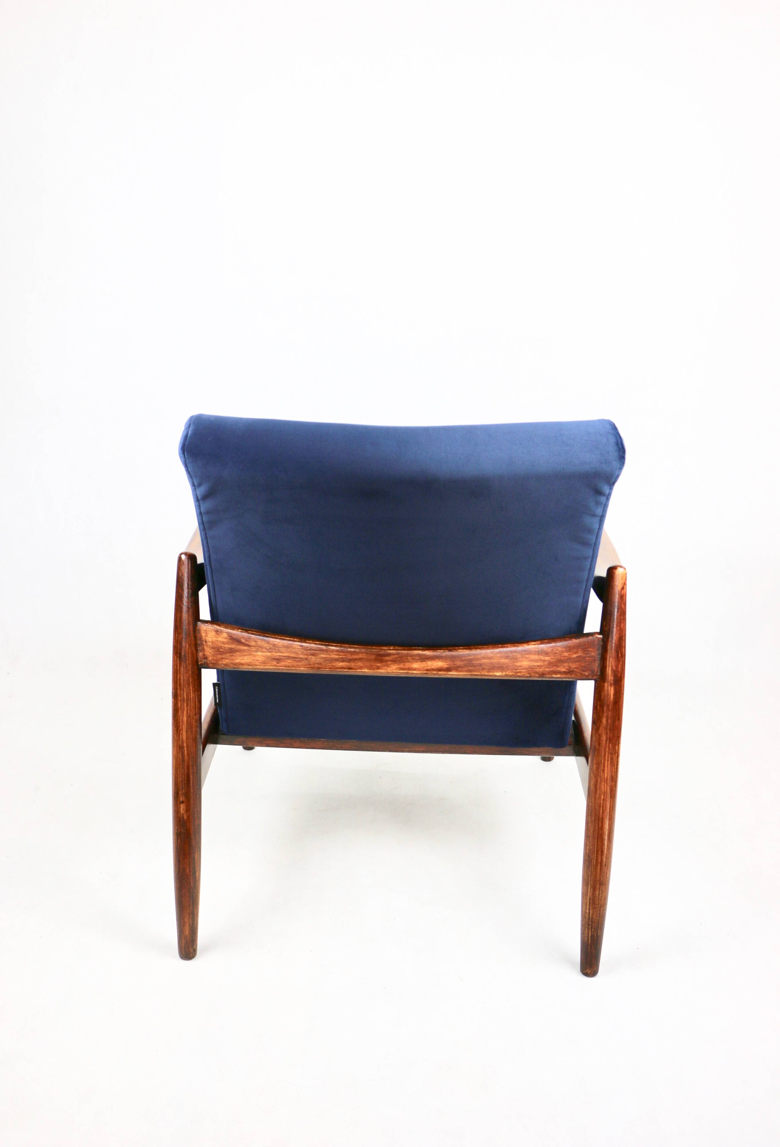 Fauteuil GFM-64, design Edmund Homa des années 60, bleu marine - bois foncé