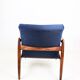 Fauteuil GFM-64, design Edmund Homa des années 60, bleu marine - bois foncé