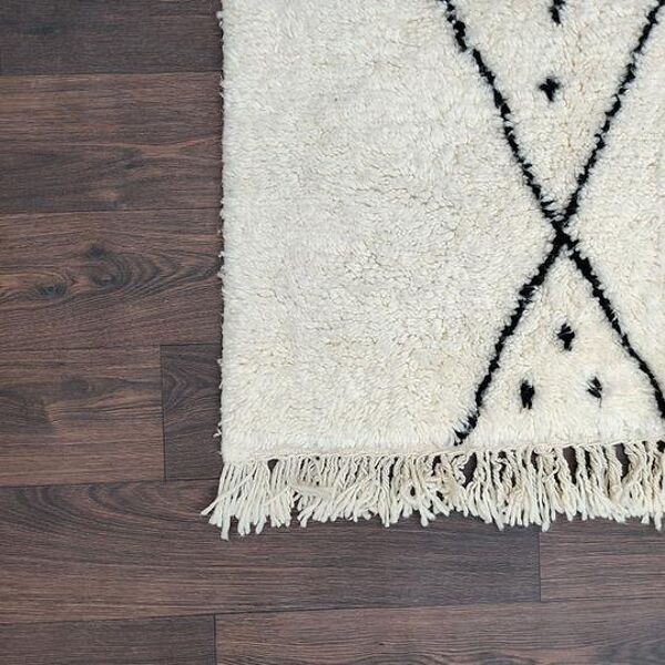 Tapis beni ouarain berbère losange et pois noirs 140 X 220 cm