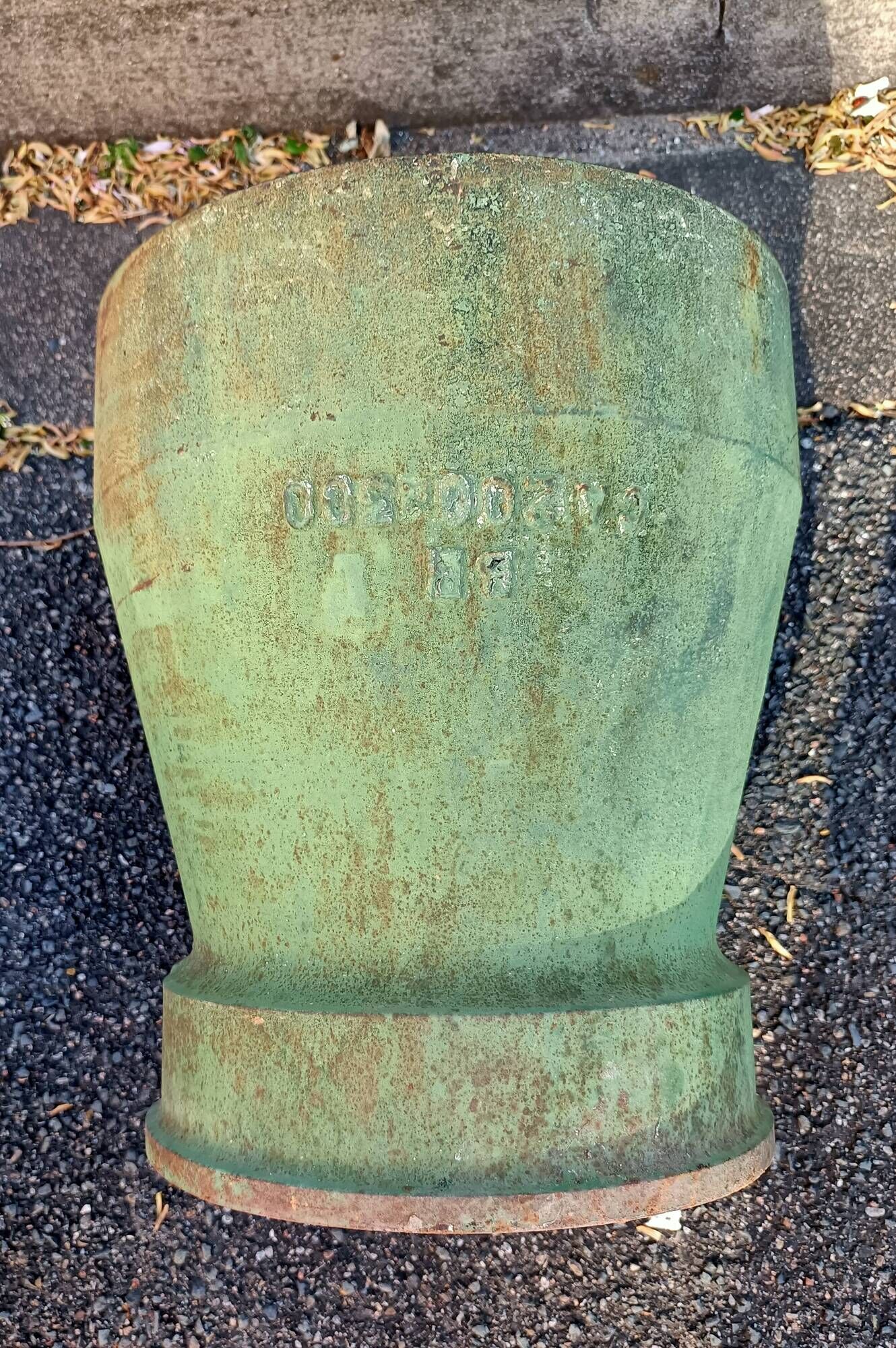 Pair of iron cast iron pots patina green patina.  1960/ 1970