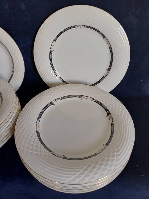 Set of 14 fine porcelain pieces - China Pearl "Alexandrite"