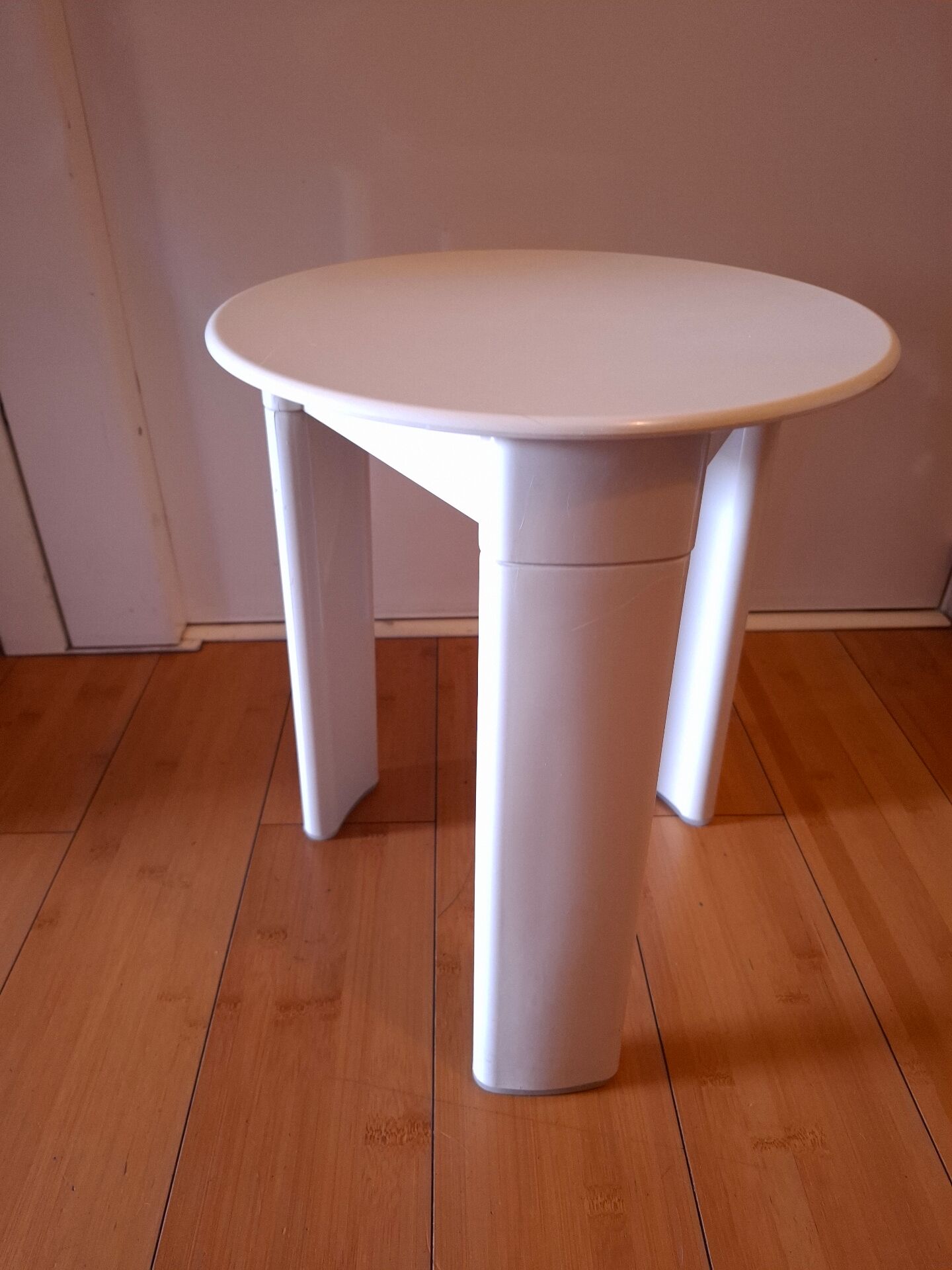 Table d'appoint design Olaf von Bohr, années 1970