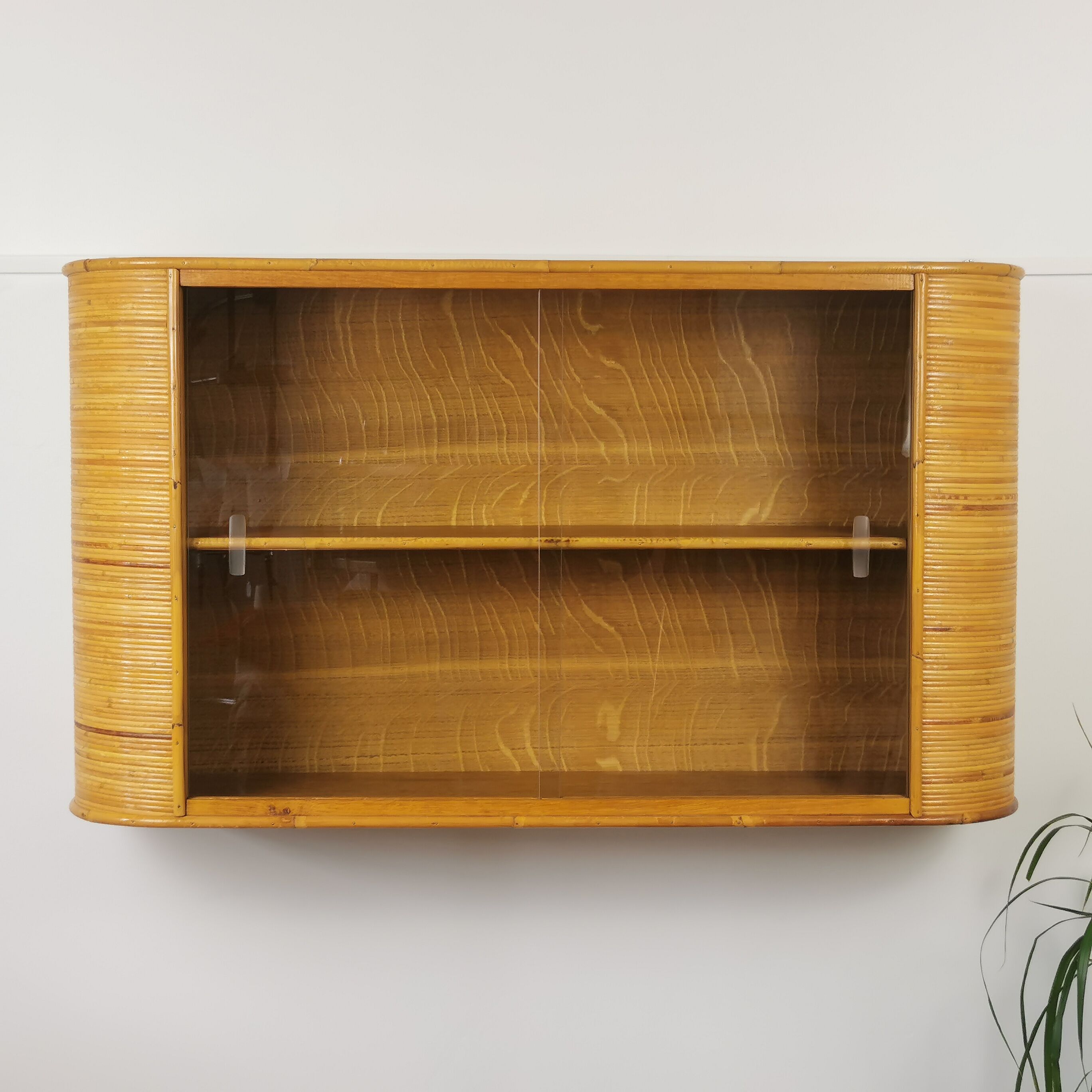 Rattan wall display case 60'