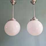 Paire de suspensions Art déco en opaline blanche, 1920-30