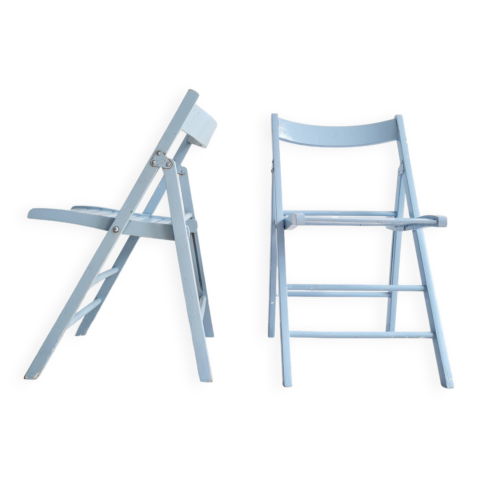 Blue folding chairs in lacquered wood