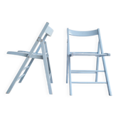 Chaises pliantes bleues en bois laqué