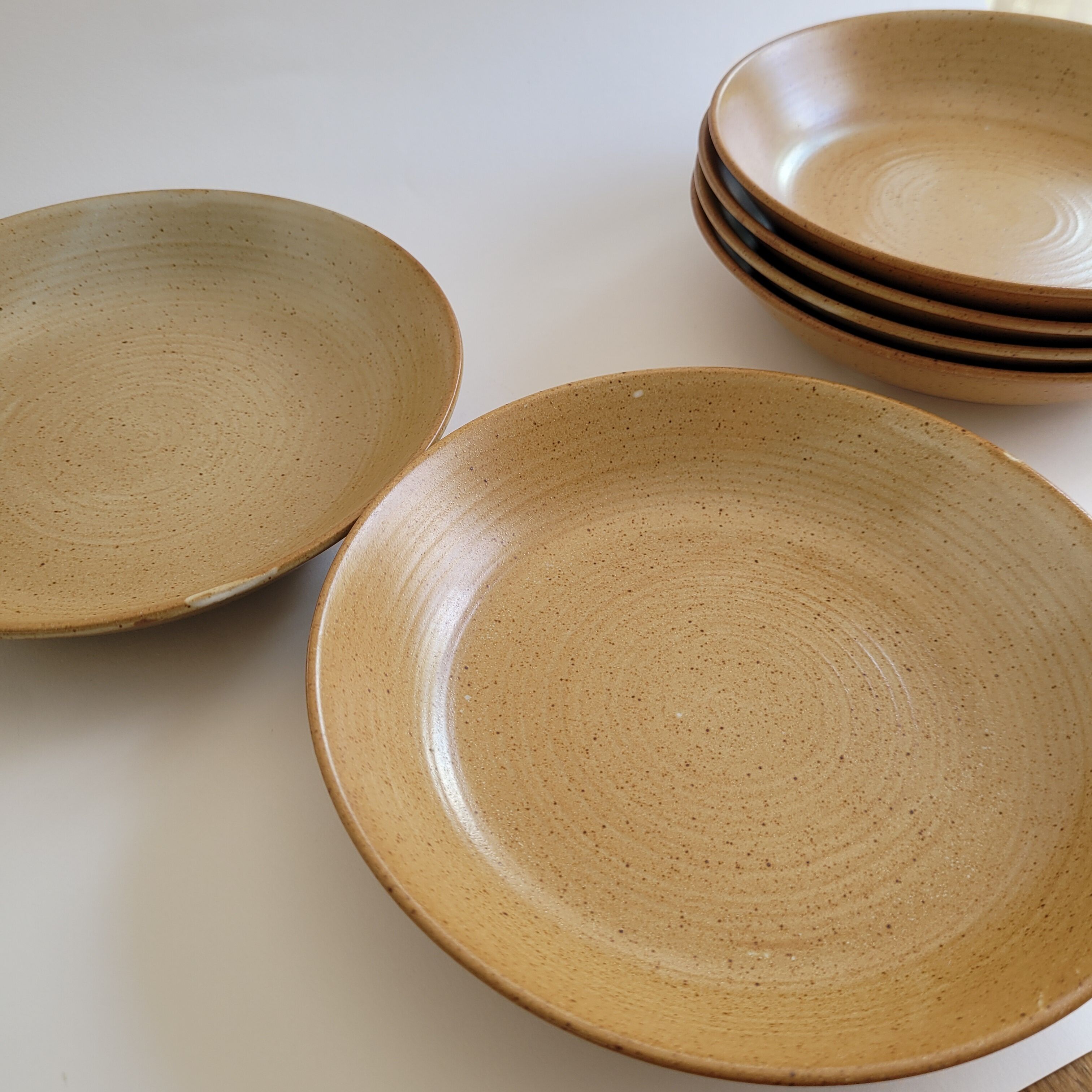 Set of 6 hollow sandstone plates