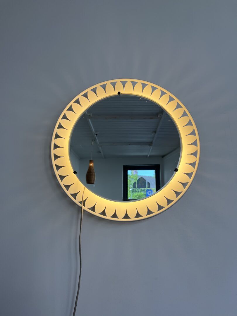 Illuminated flower mirror – Hillebrand, Ernst Igl