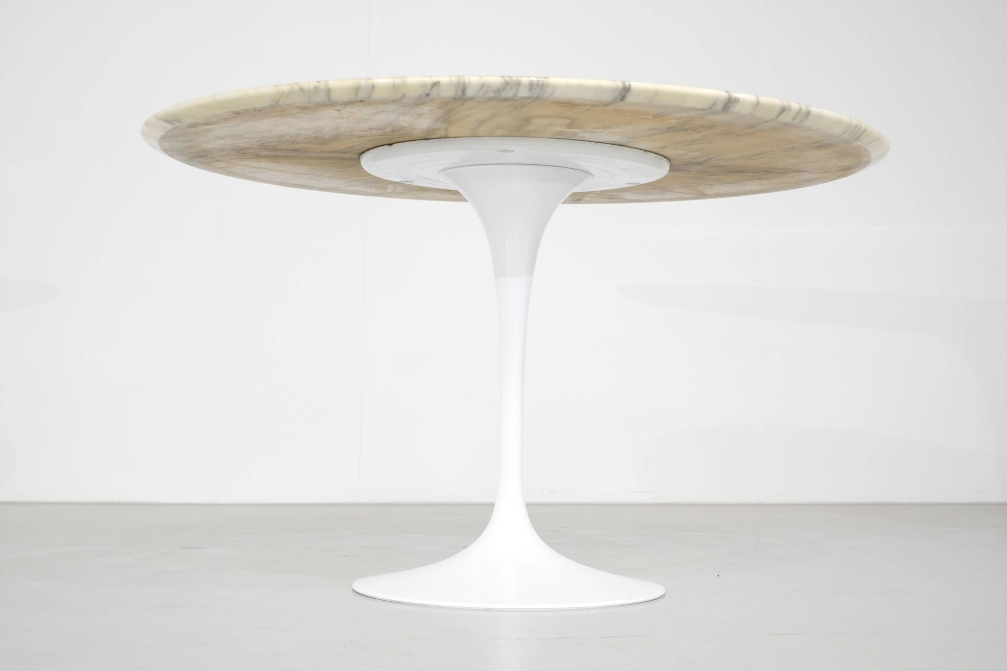 Dining table "Tulip" by Eero Saarinen for Knoll International - 1960s