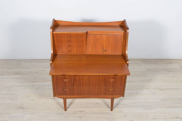 Commode en teck des années 60 avec coiffeuse.
