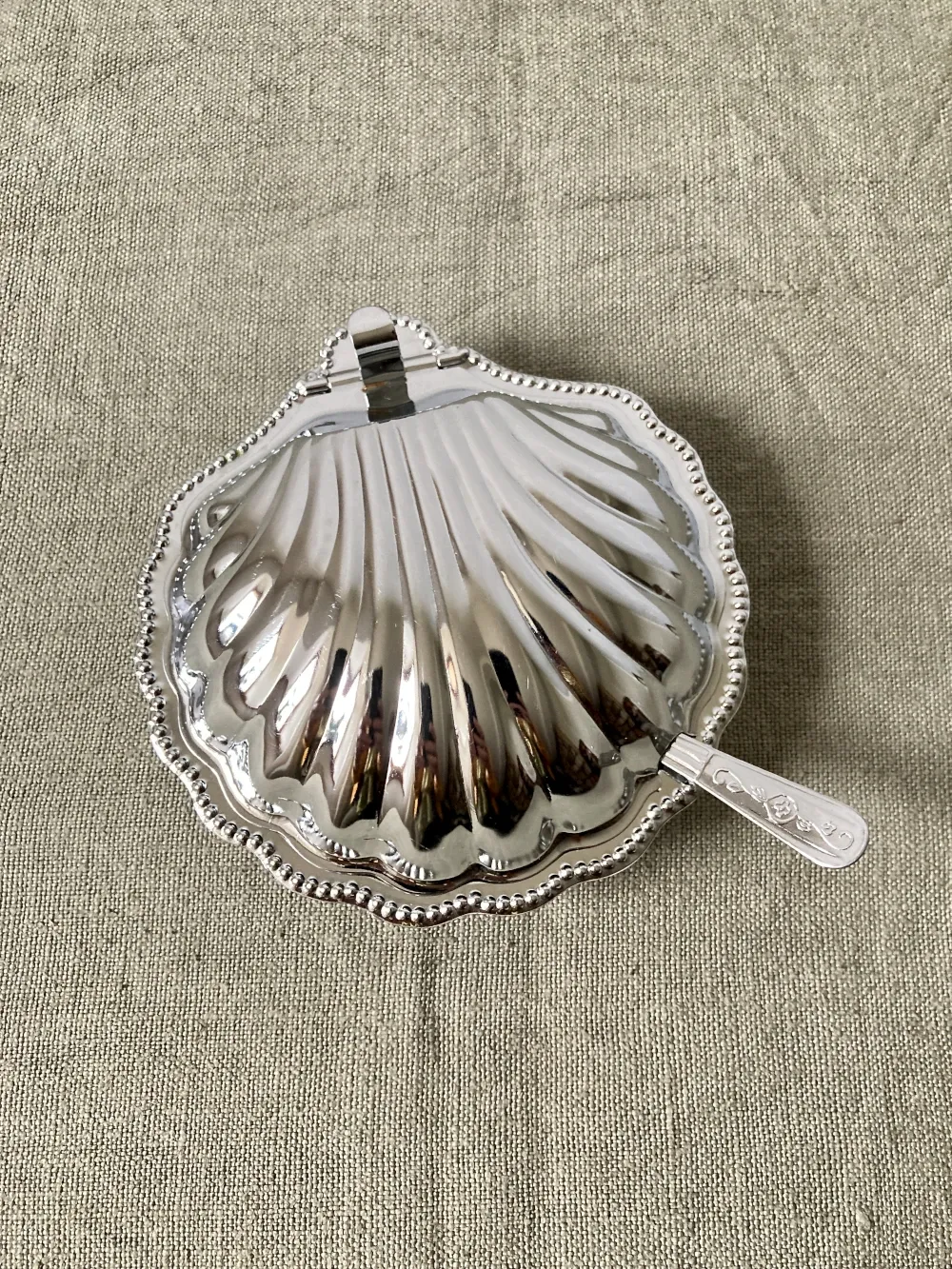 Metal shell butter dish with glass bowl and knife
