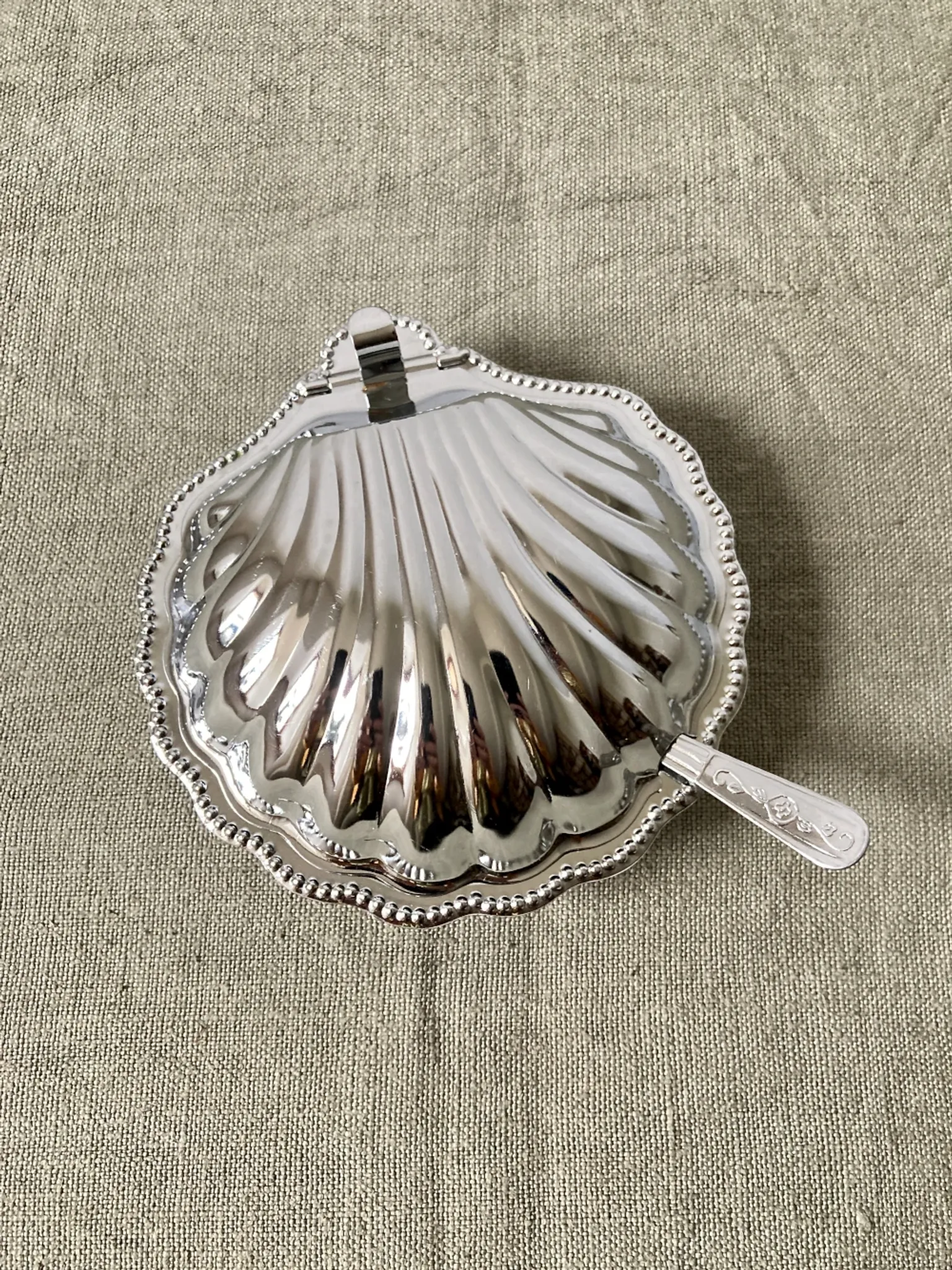 Metal shell butter dish with glass bowl and knife