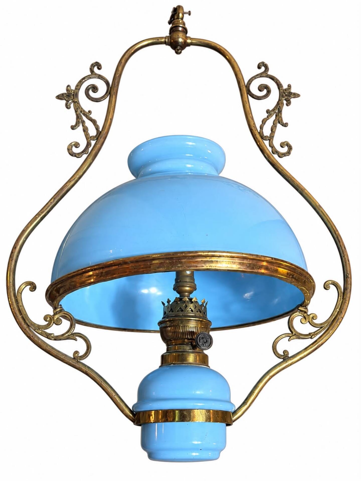 Suspension in electrified blue opaline.