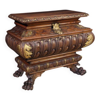 20th century Tuscan urn chest