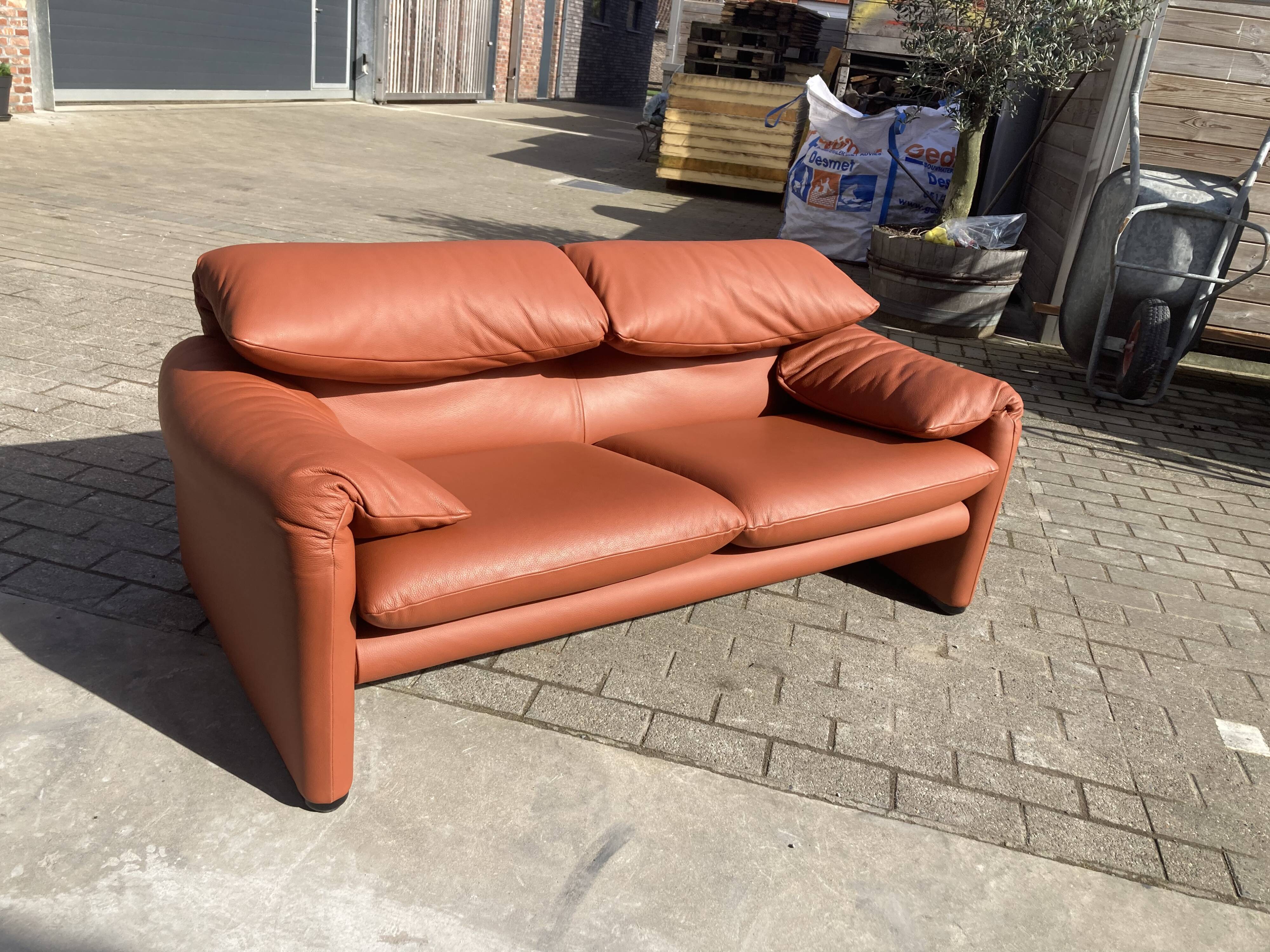 Cassina Maralunga 2seater by Vico Magistretti