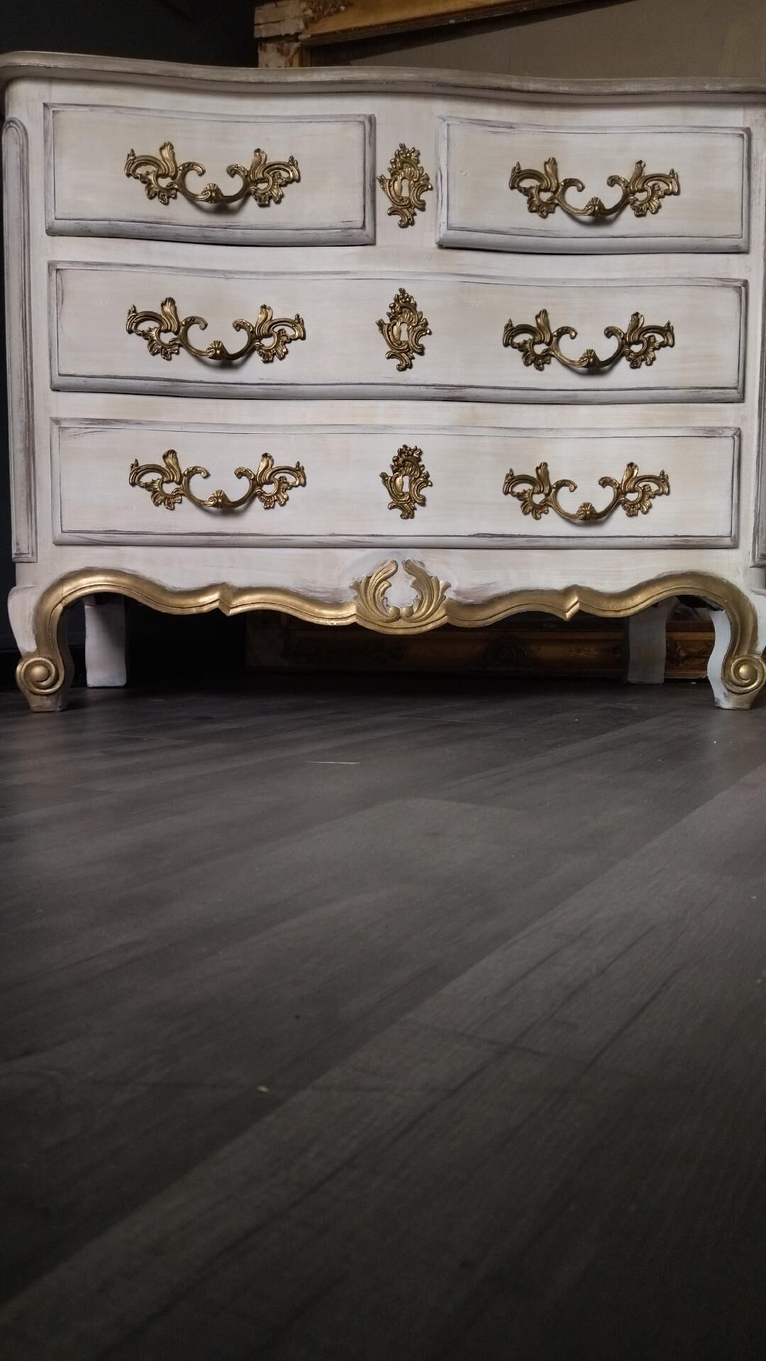 White patinated chest of drawers Louis XV style