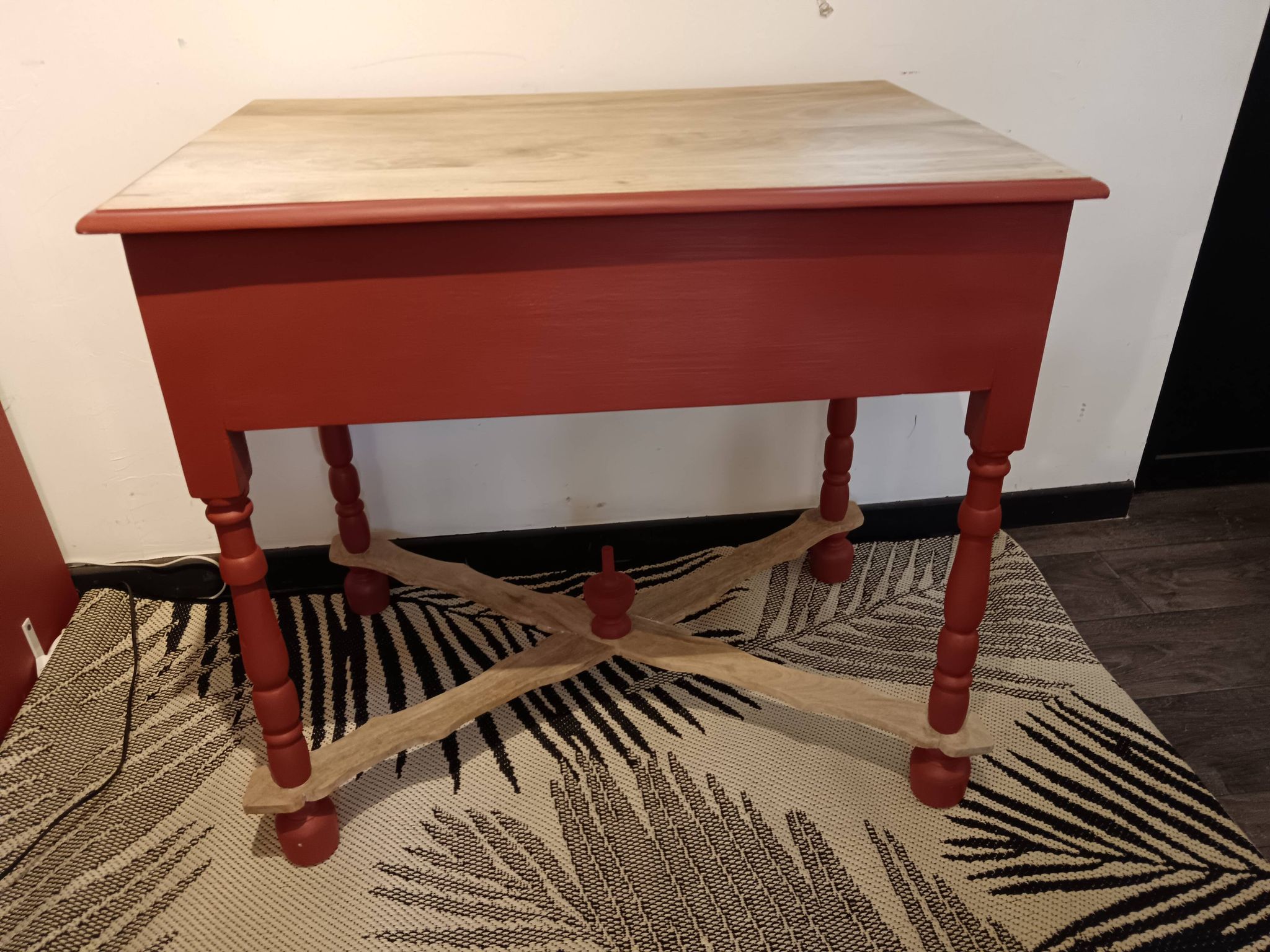 Table d'appoint ou console en bois terracotta avec tiroir