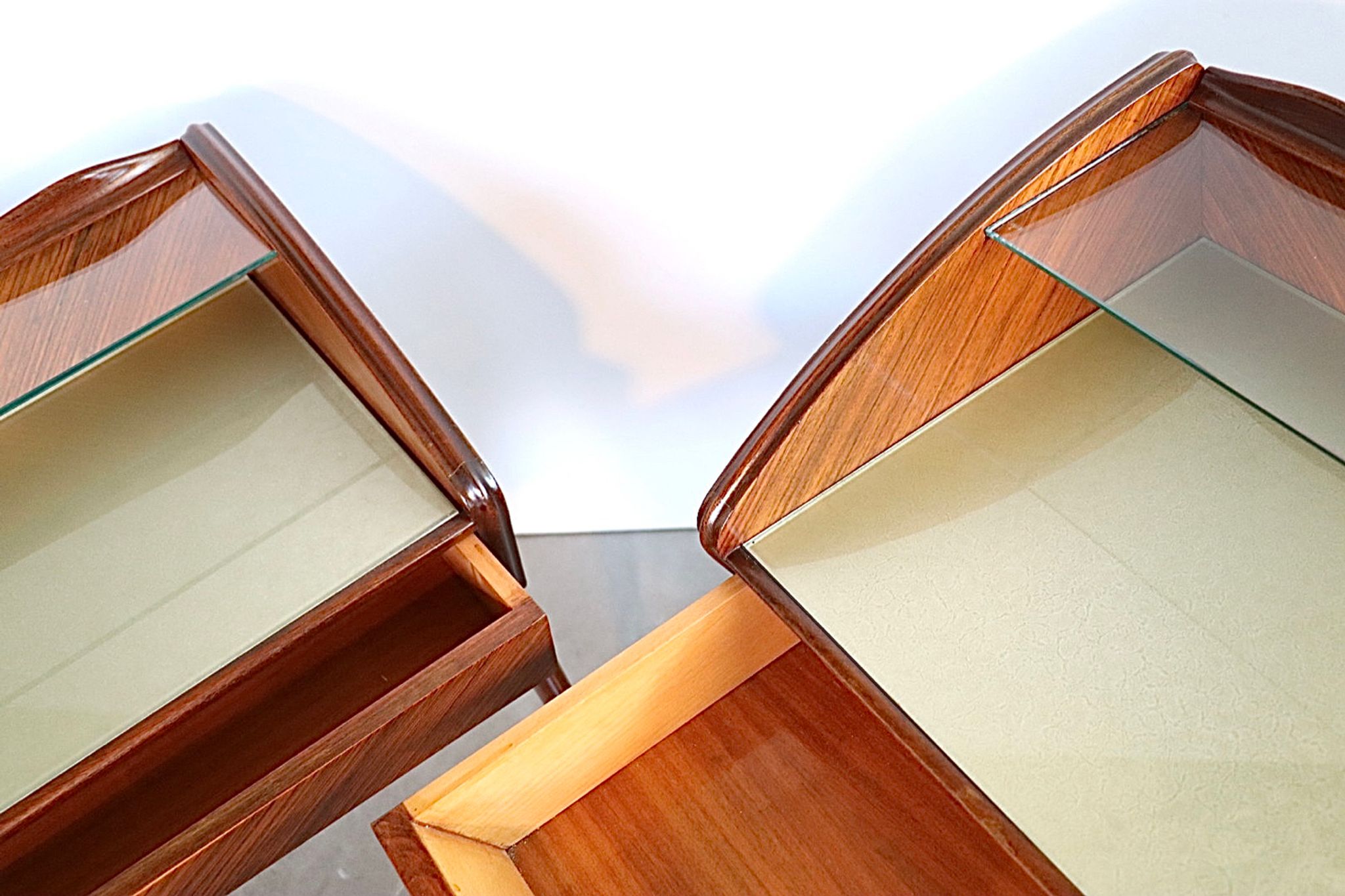 Paire de tables de nuit