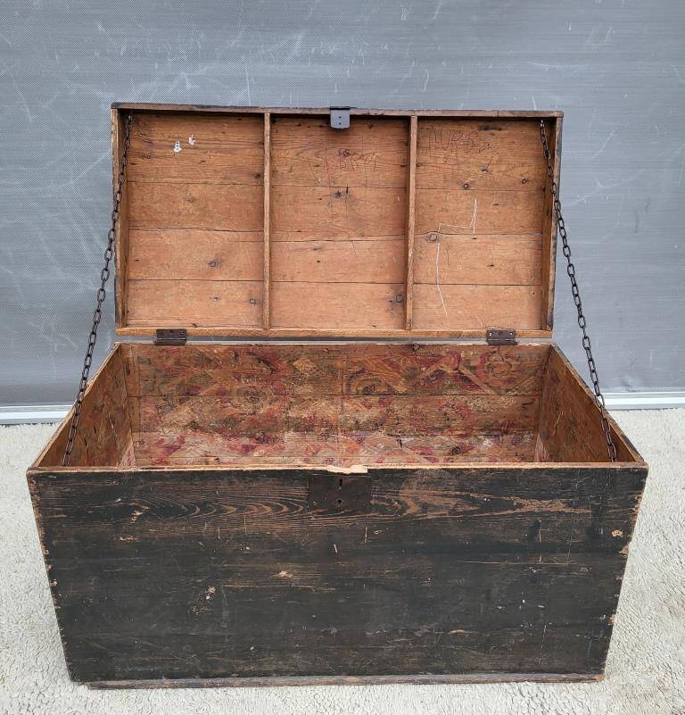 Pine trunk with blackened wood patina