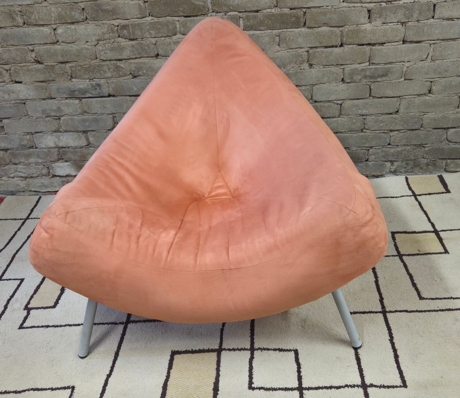 Fauteuil triangle vintage "Escapade " design cocon années 70'.