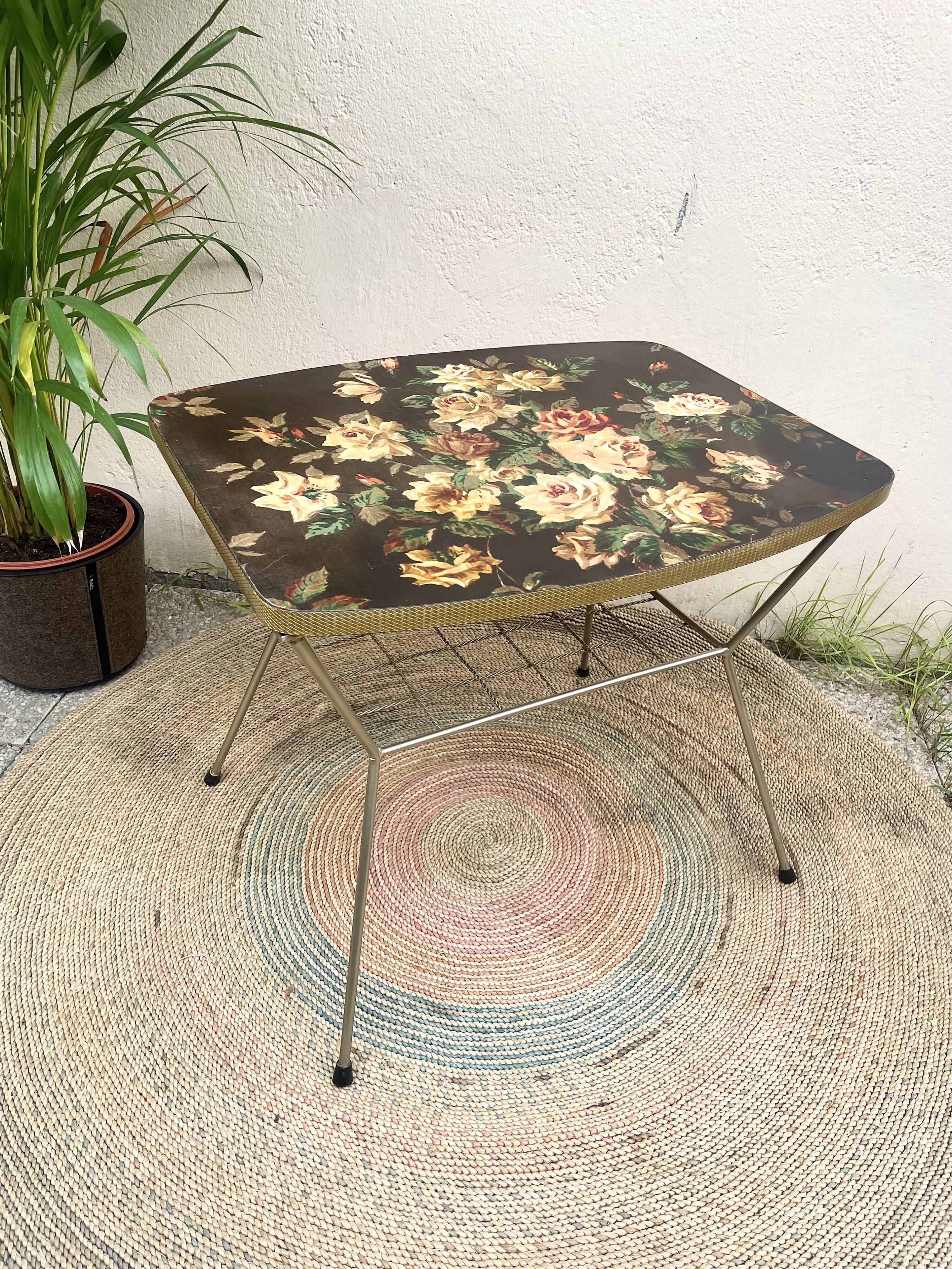 Vintage coffee table flower top