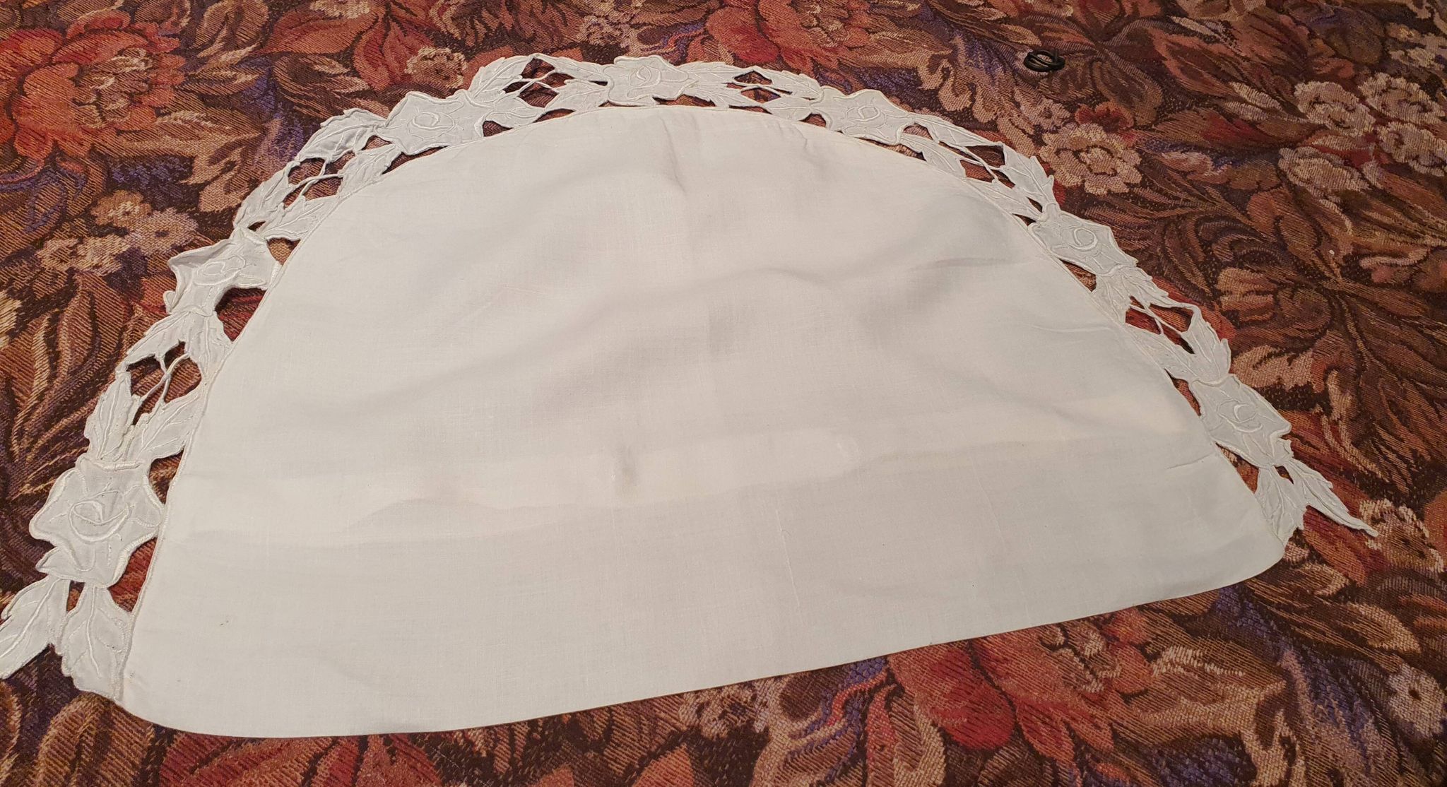 Taie d'oreiller en demi lune avec dentelle anglaise