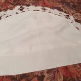 Taie d'oreiller en demi lune avec dentelle anglaise