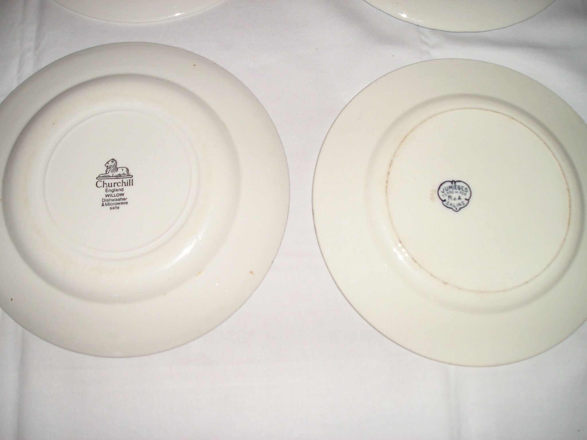 Lot de 12 assiettes plates différentes