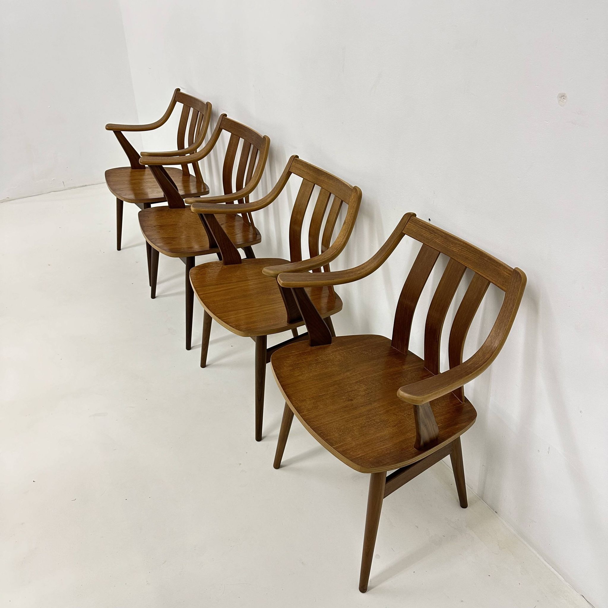 Lot de 4 chaises de salle à manger en contreplaqué, années 1960