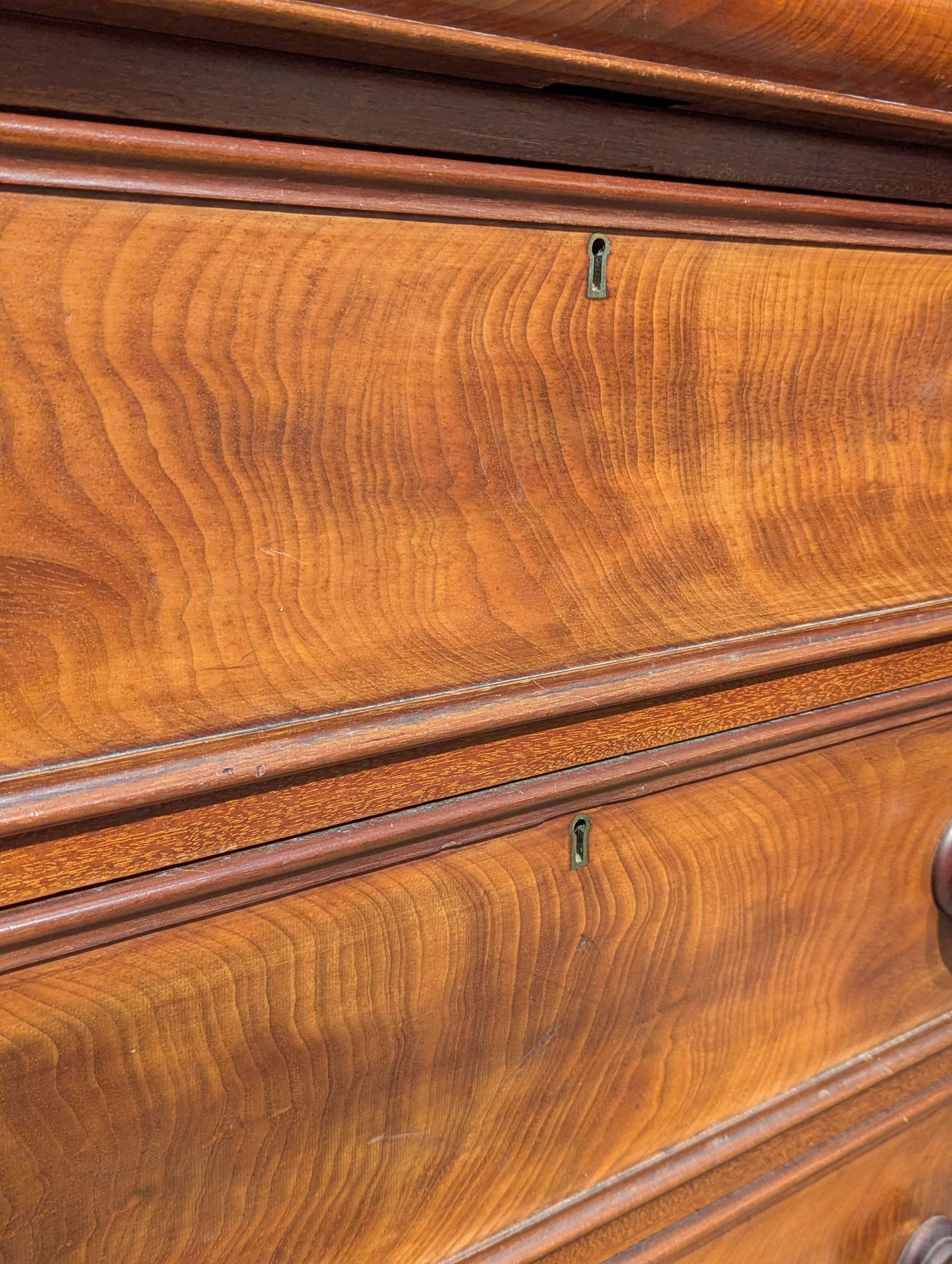 English mahogany chest of drawers