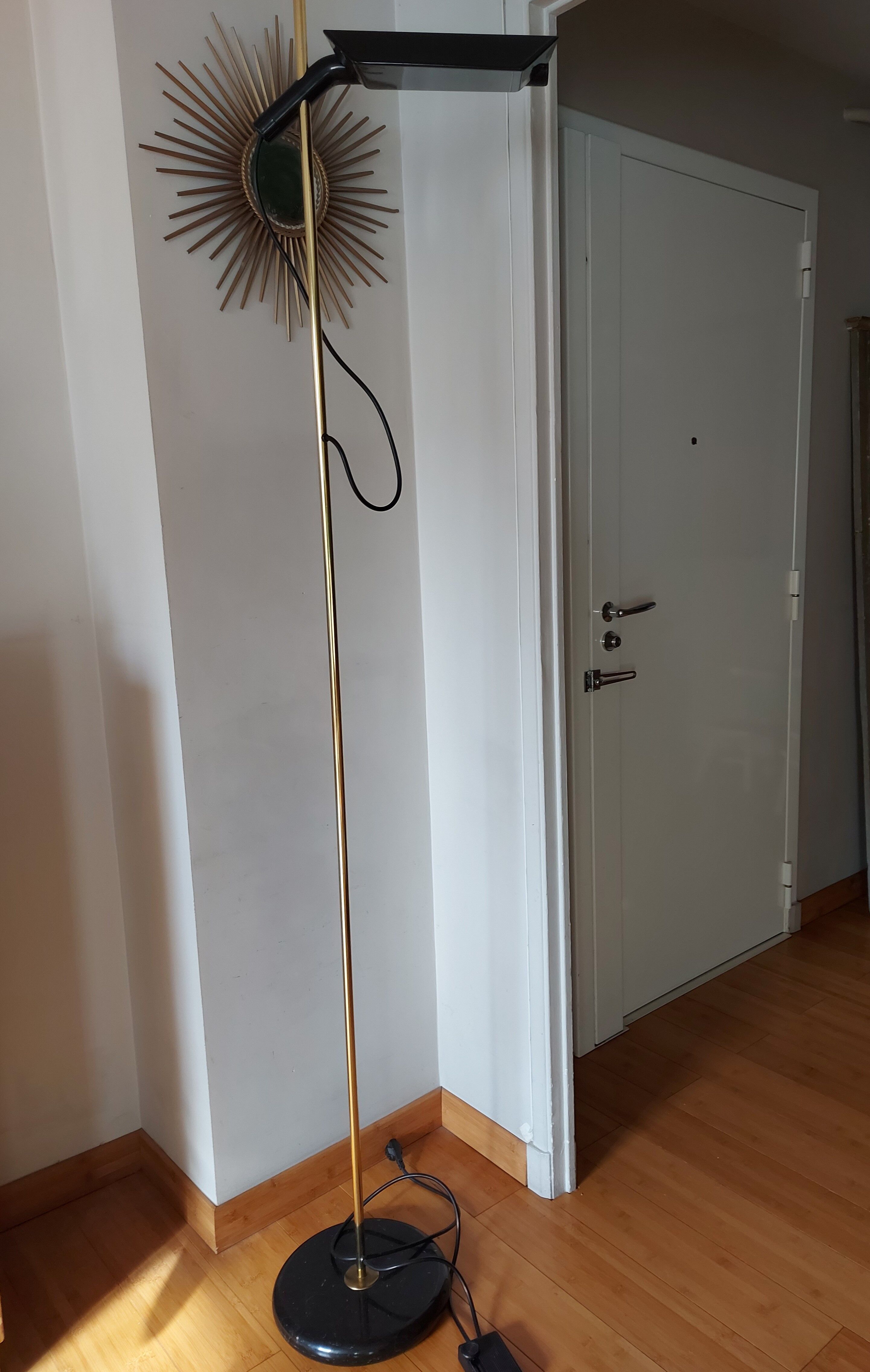 Guzzini design lamppost (marble foot)