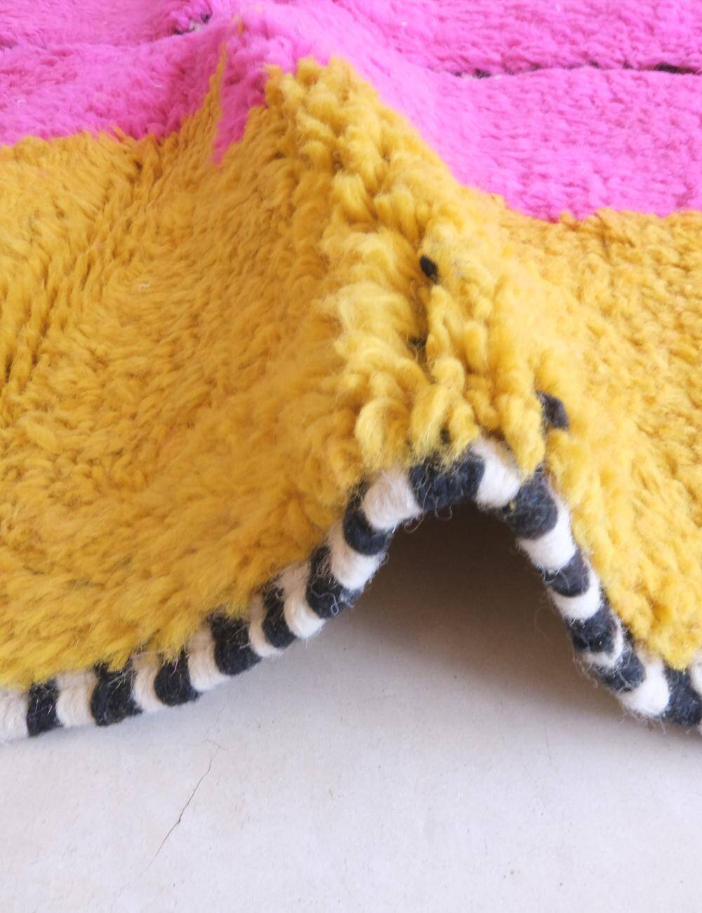 Contemporary Berber Rug - 143 x 120 cm