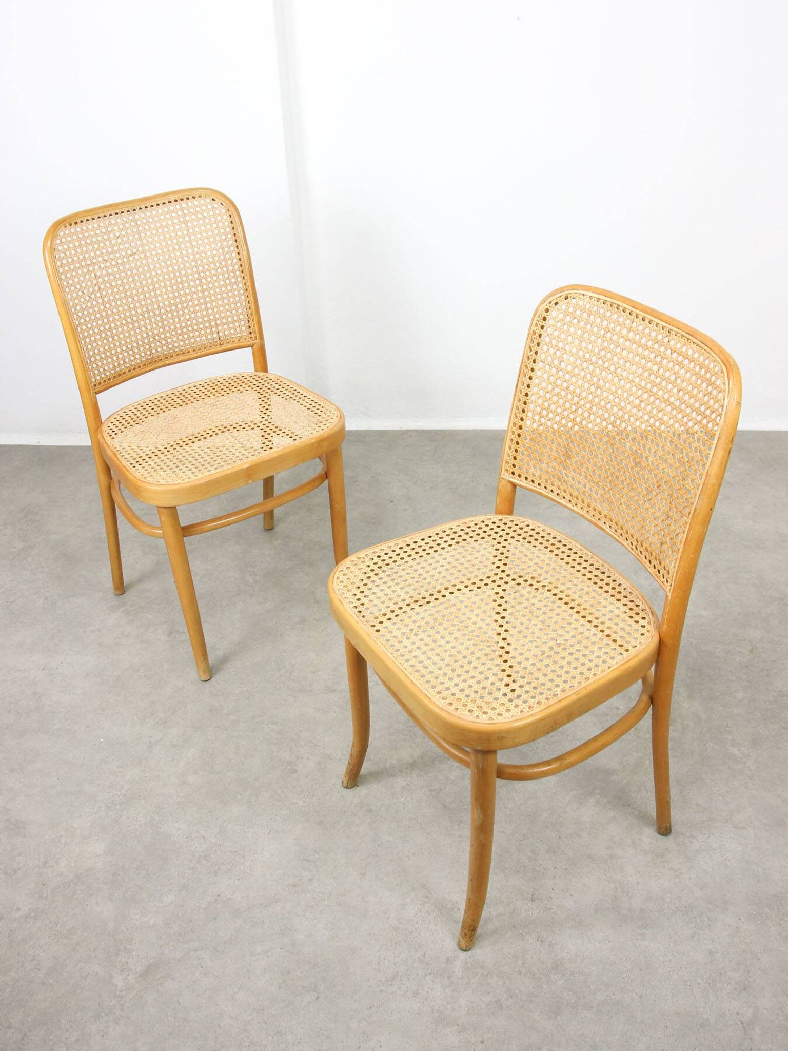 Pair of vintage No. 811 bentwood chairs