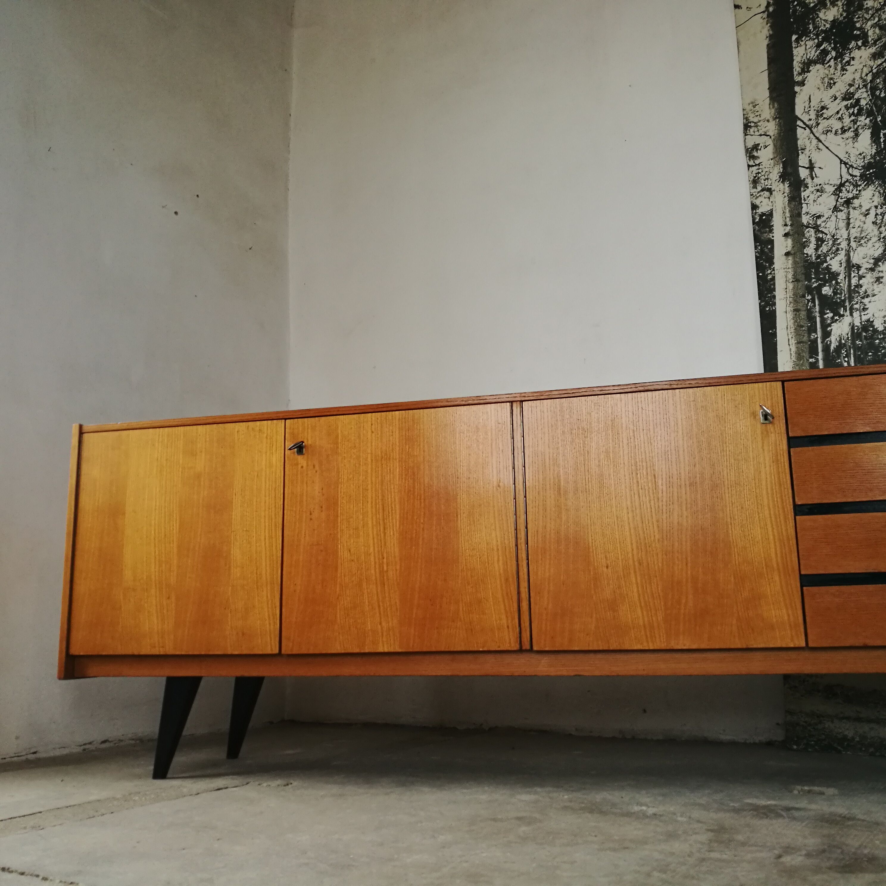 Vintage line in blond wood